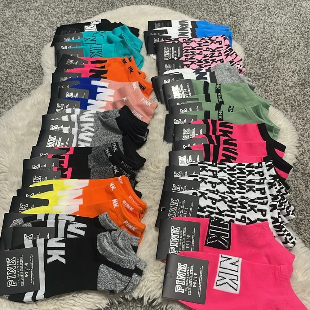 ✨NWT 5/ $30 Pink Victoria Secret Socks✨ - Picture 6 of 6